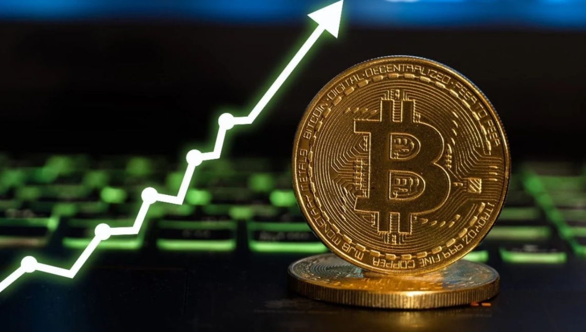 Bitcoin Whale Sells 24,000 BTC, Triggers Flash Crash, But Still Holds $17 Billion