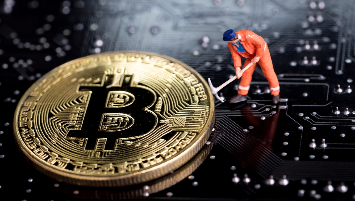Bitcoin Price Today: Stabilizes at $117,000 Amid Fed Rate Cut and SEC Listing Change