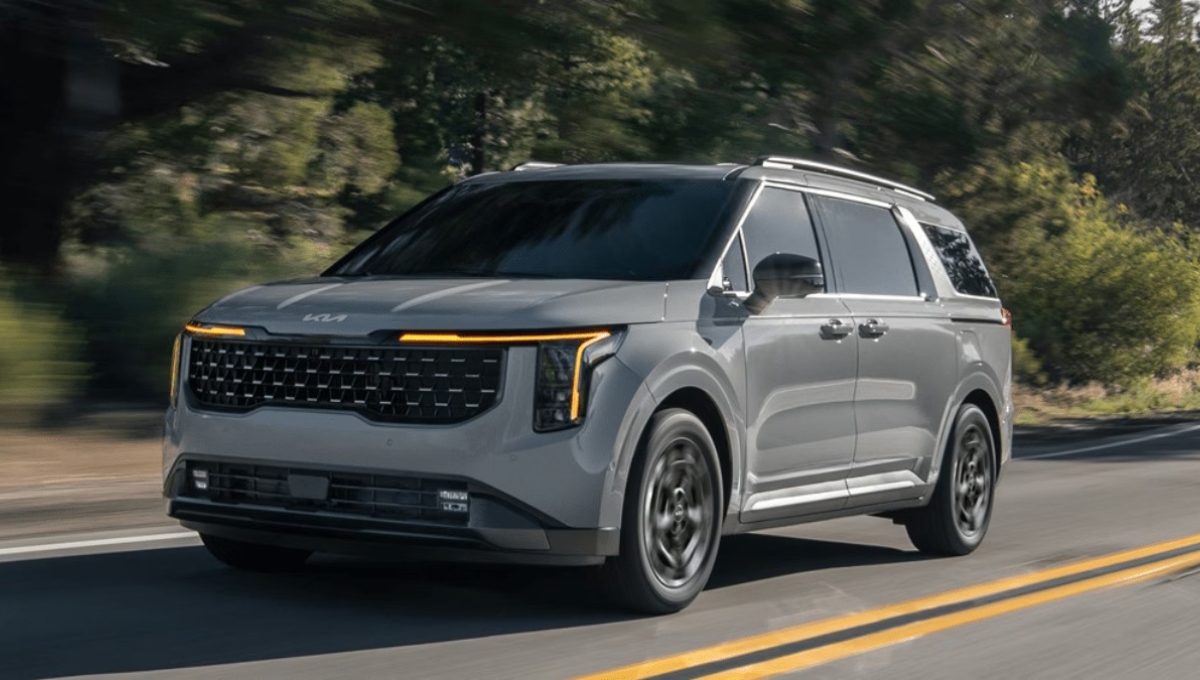 Kia Carnival 2025: Luxury 7-Seater MPV with 190BHP Power and Rs 40 Lakh Price Tag