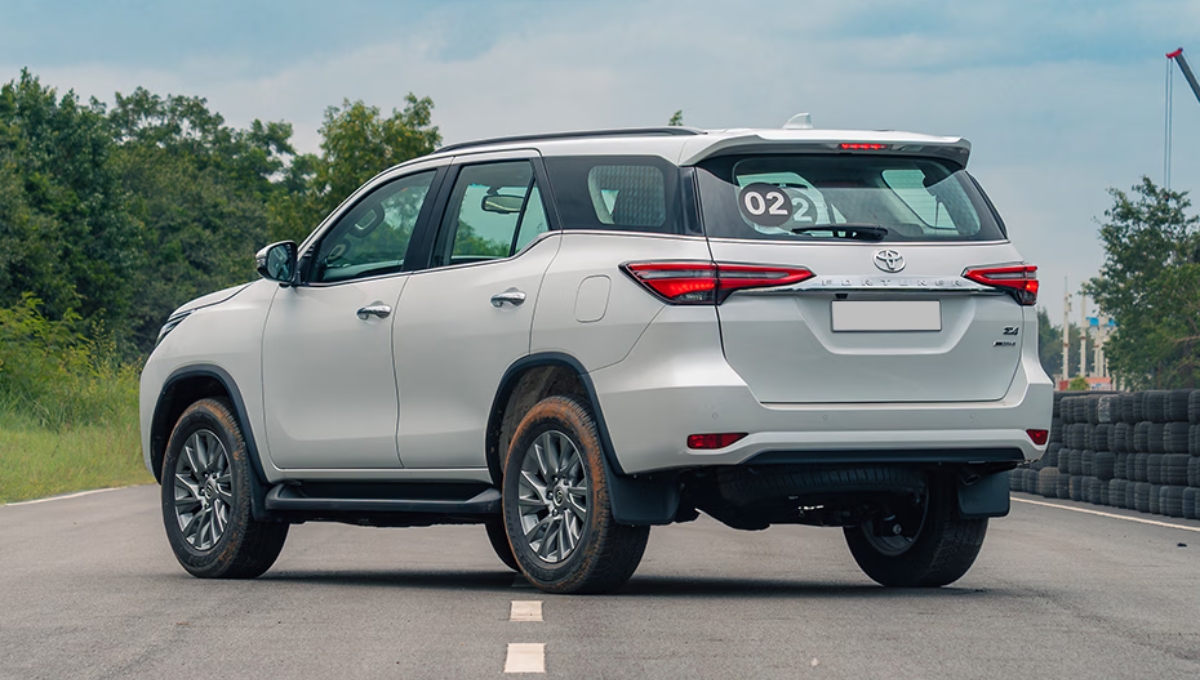 Toyota Fortuner 2025: Powerful 7-Seater SUV With 2.8L Diesel Engine, Price Starts at Rs33 Lakh