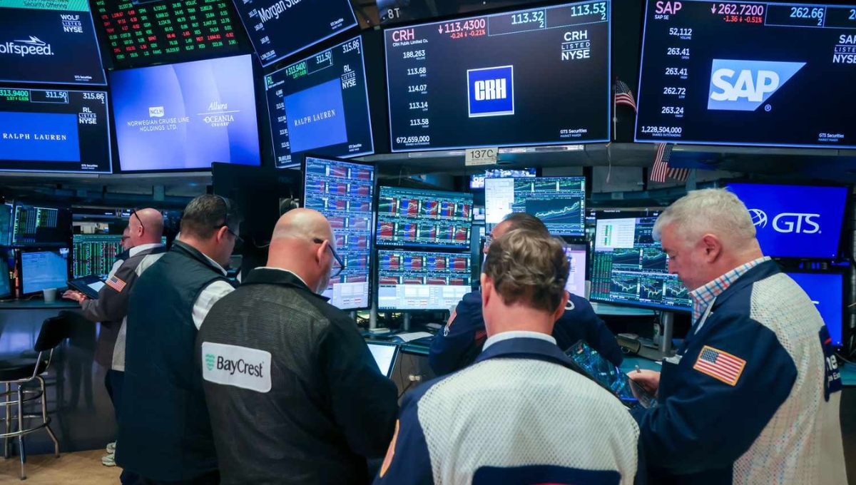 Stock Market Ends Mixed After Weekly Gains Amid Palantir Drop