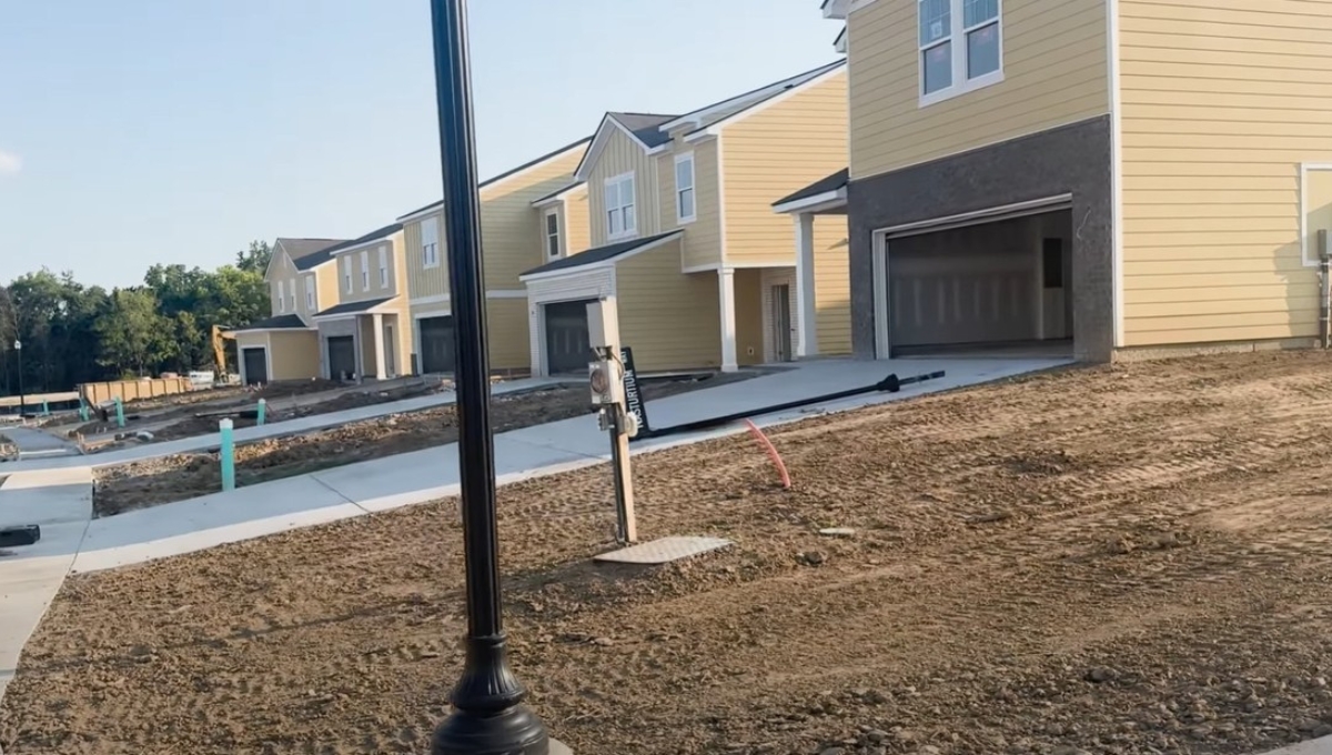 Would Warren Buffett Buy Your Gurgaon Apartment or the Builder’s Stock