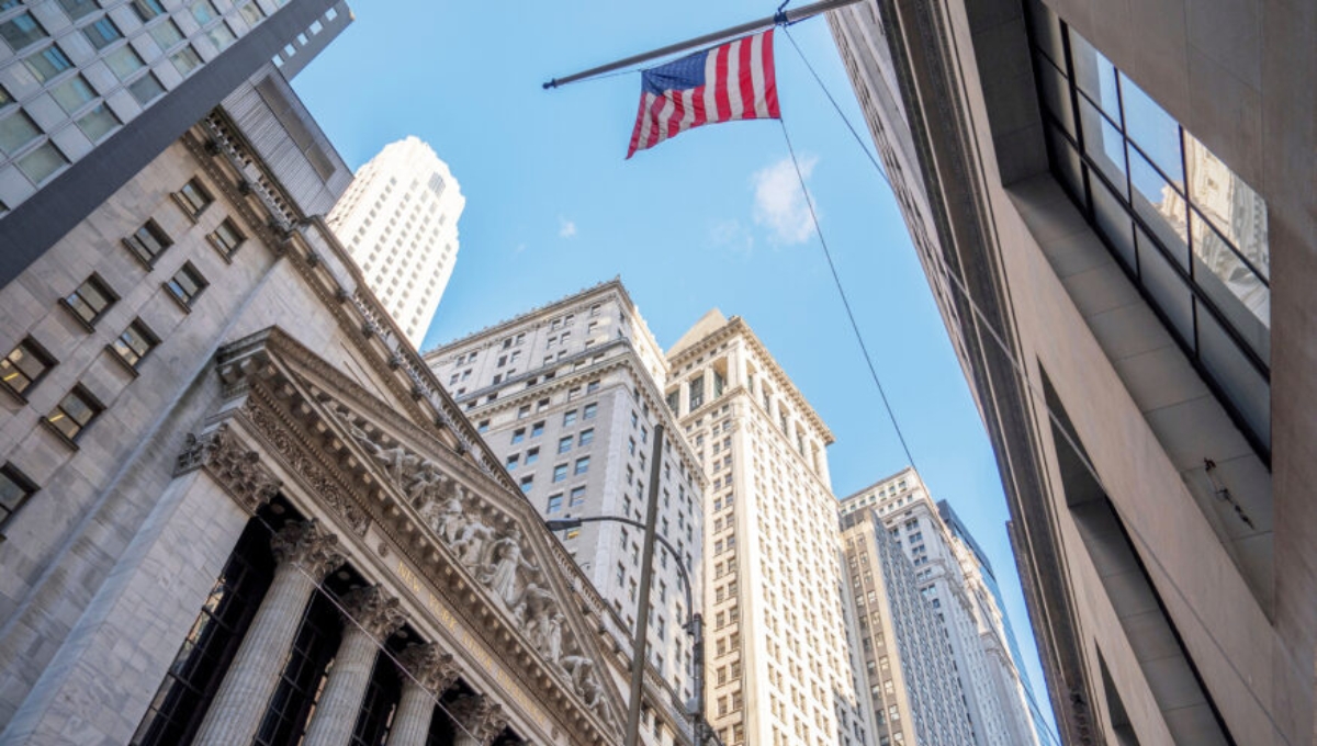 Wall Street Hits Record Highs Amid AI Optimism and Economic Uncertainty